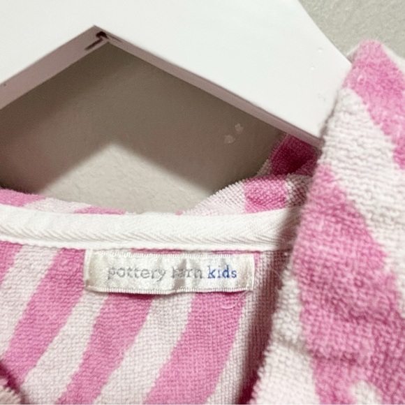 POTTERY BARN Girl’s Pink White Terry Hooded Swim Cover Play Condition Size 2/3 - Picture 4 of 6